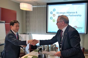 Jae-Heon Shim (left), senior vice president at KNOC and Eldar Sætre, CEO of Equinor Equinor KNOC MOU