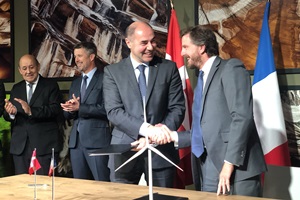Signing of the Preferred Supplier Agreement between MHI Vestas and EOLFI - Philippe Kavafyan MHI Vestas Offshore Wind and Nicolas Paul-Dauphin FEFGBI (courtesy MHI Vestas/FEFGBI) Preferred Supplier Agreement between MHI Vestas and EOLFI