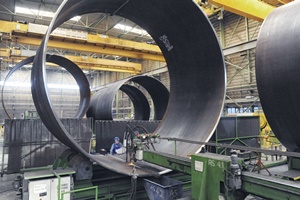 Manufacturing of monopiles for Kriegers Flak offshore windfarm in Rostock by EEW manufacturing of monopiles in rostock eew spcandreas duerst
