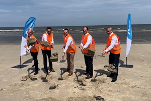 On Norderney's North Beach, Lower Saxony's Environment Minister Olaf Lies and island mayor Frank Ulrichs symbolically broke ground with employees of Amprion Amprion Spatenstich Norderney 2