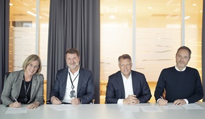From left: Mette H. Ottøy, Chief Procurement Officer and Geir Tungesvik, Executive Vice President for Projects, Drilling and Procurement at Equinor and Niklas Persson, Managing Director of Grid Integration business and Thomas Stenberg, Equinor Global Account Manager at Hitachi Energy Equinor and Hitach Energy