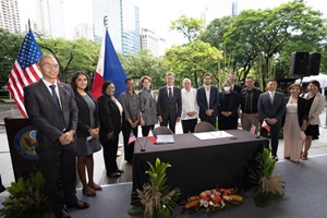 U.S. Secretary of State Antony J. Blinken witnessed the grant signing between USTDA Director Enoh T. Ebong and Aboitiz Renewables First Vice President for Renewable Energy Philippine Development Lee Balangue offshore wnd philippines press release 300 200