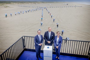 Inauguration Hollandse Kust Zuid wind farm - From left to right: Martijn Hagens (CEO Vattenfall Netherlands), His Majesty King Willem-Alexander and Helene Biström (Senior Vice President, Head of Business Area Wind Vattenfall) Photo credit: Jorrit Lousberg/Light at Work Photography Photo credit Jorrit LousbergLight at Work Photography